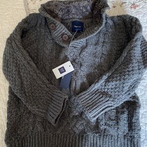 Brand new boys Gap sweater size xs (4-5). Grey